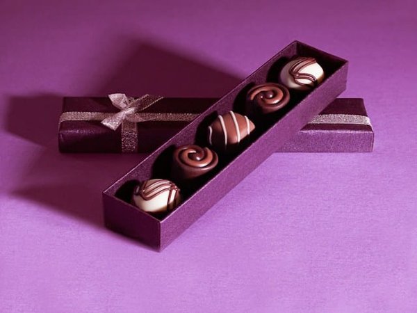 What are the techniques for creating artistic chocolate decorations?